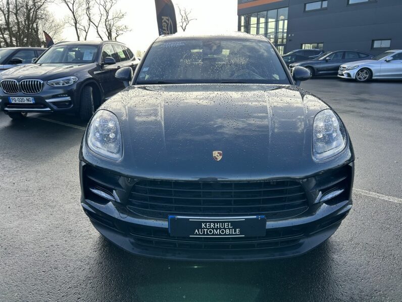 PORSCHE MACAN