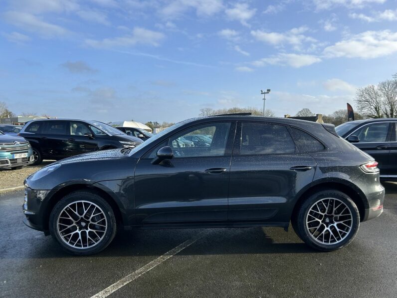 PORSCHE MACAN
