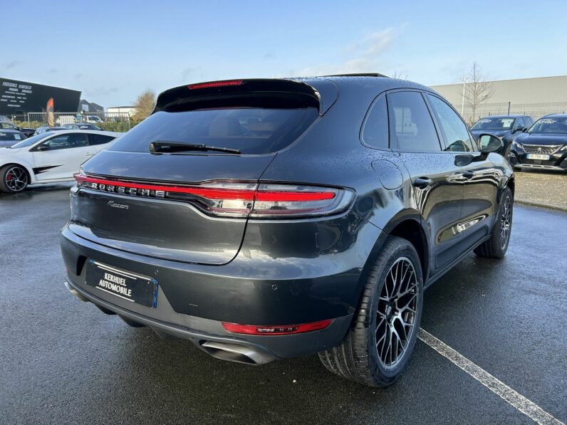 PORSCHE MACAN