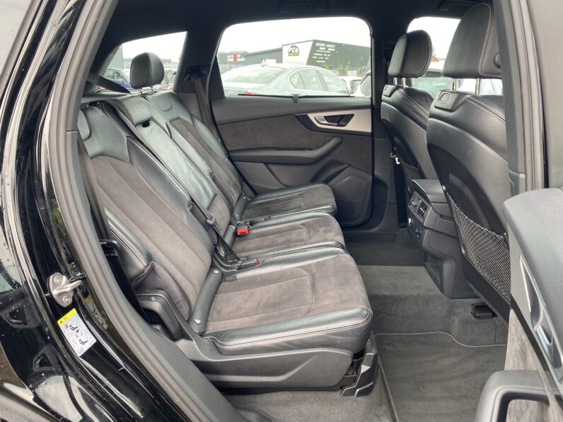 AUDI Q7 7 PLACES