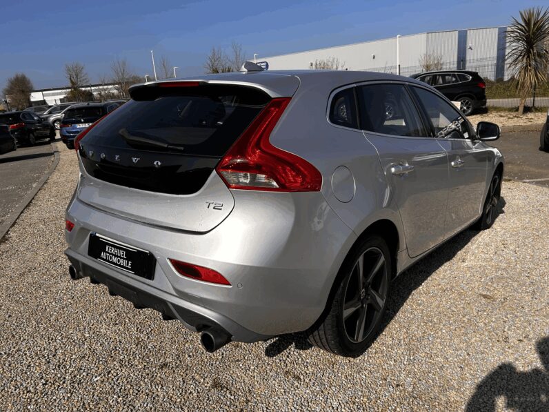 VOLVO V40