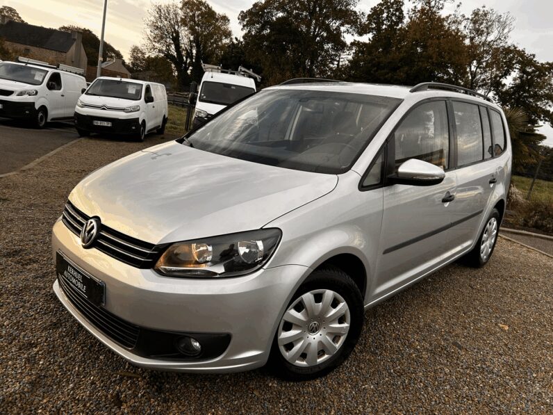 VOLKSWAGEN TOURAN "À MARCHAND"