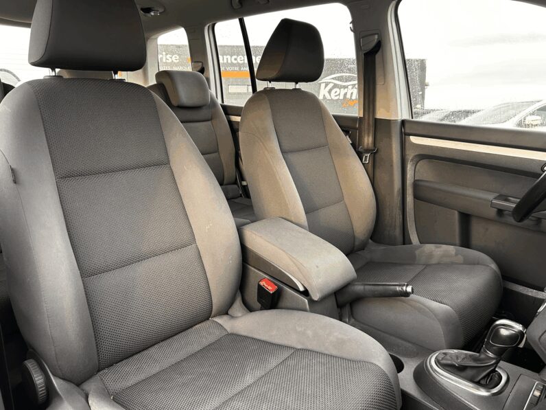 VOLKSWAGEN TOURAN "À MARCHAND"