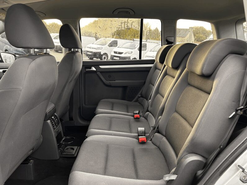 VOLKSWAGEN TOURAN "À MARCHAND"