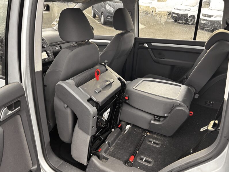 VOLKSWAGEN TOURAN "À MARCHAND"
