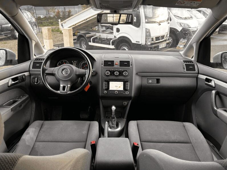 VOLKSWAGEN TOURAN "À MARCHAND"