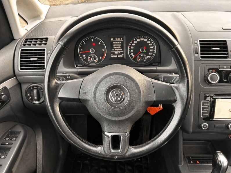 VOLKSWAGEN TOURAN "À MARCHAND"