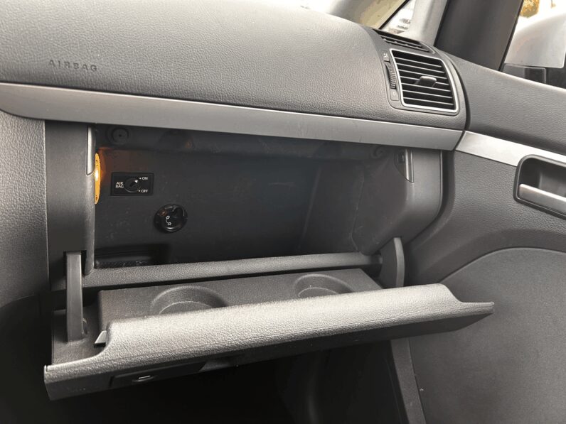 VOLKSWAGEN TOURAN "À MARCHAND"
